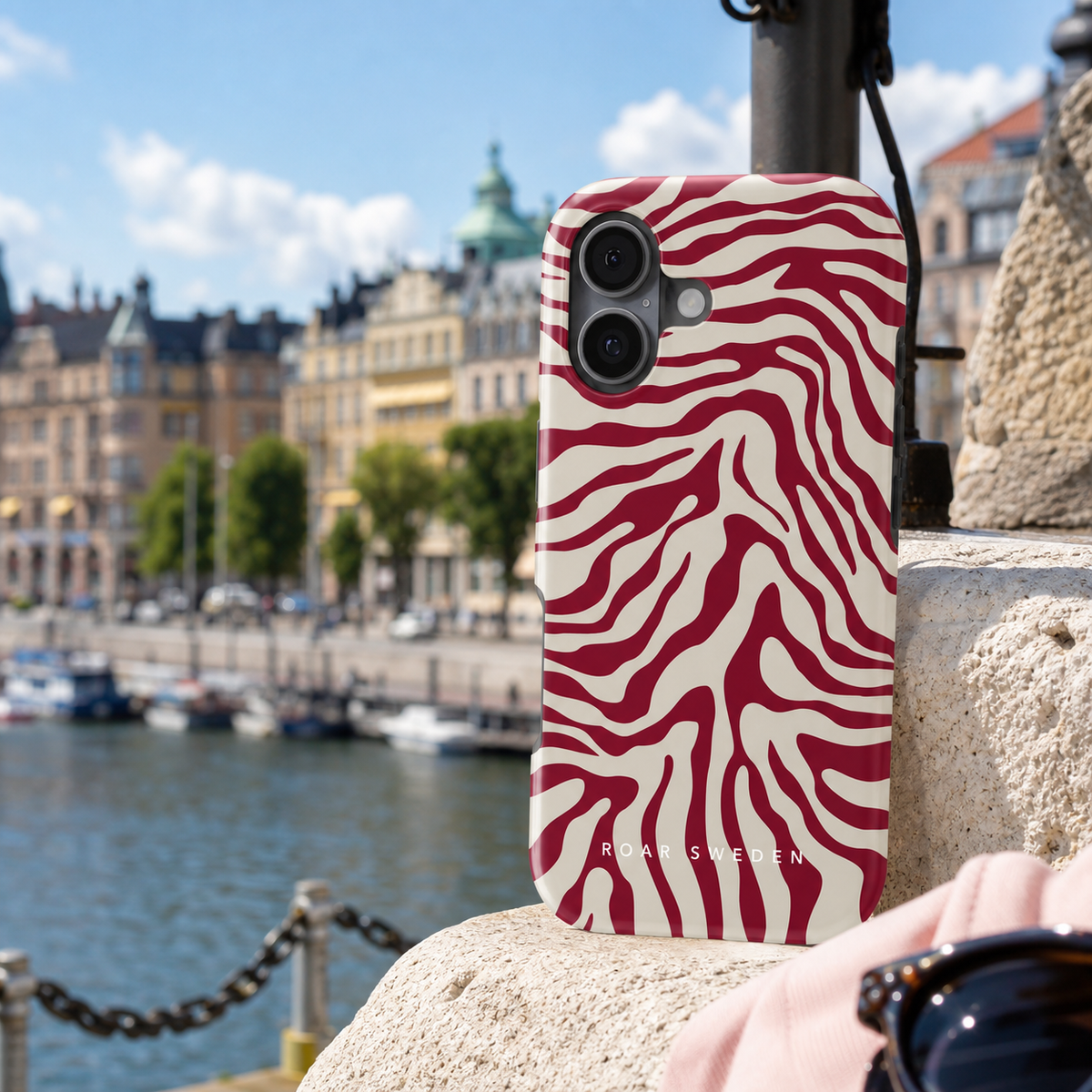 Zebra mobilskal i sommar: trendigt statement utan att bli för mycket